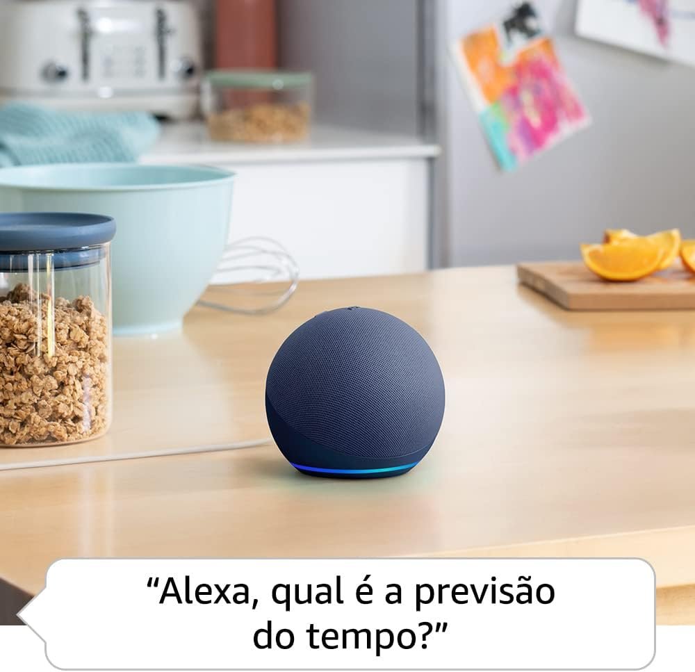 Amazon Echo Dot 5ª Geração na mesa da cozinha